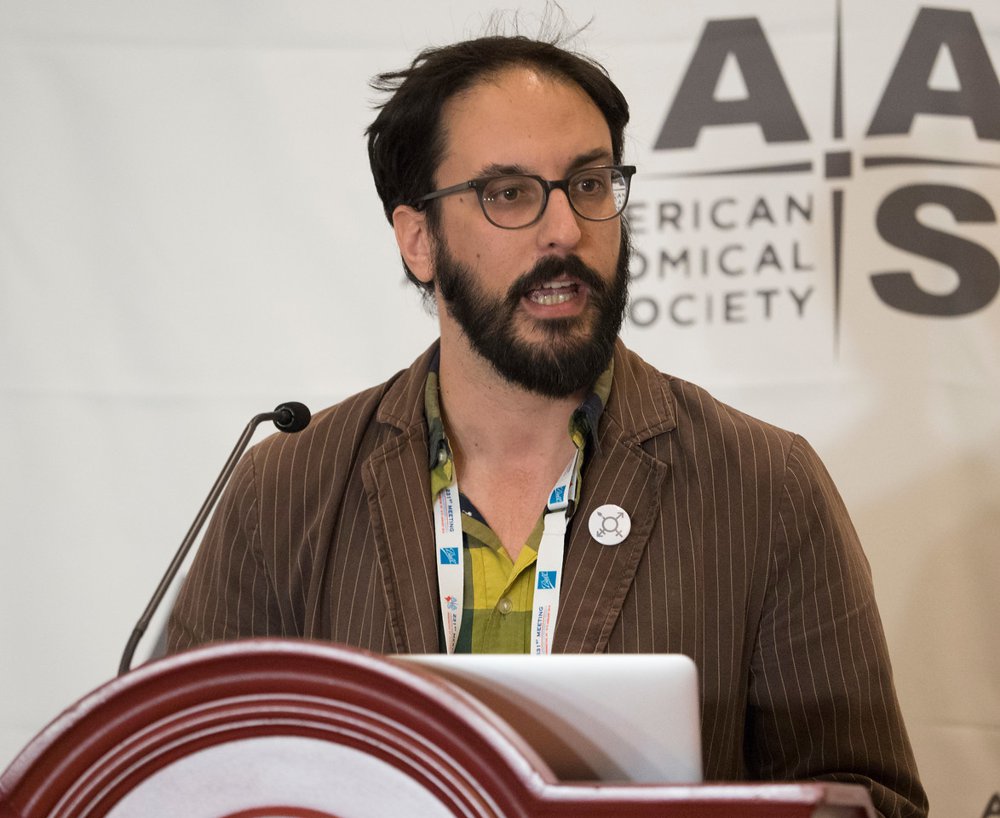 Enrique Lopez-Rodriguez speaking at the AAS 231 press conference